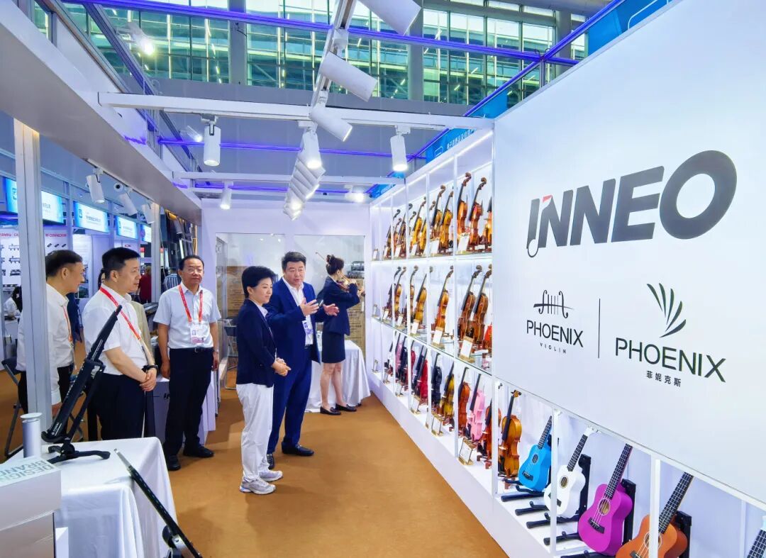 广交会高光｜泰州市市长万闻华莅临一诺国际展位调研指导